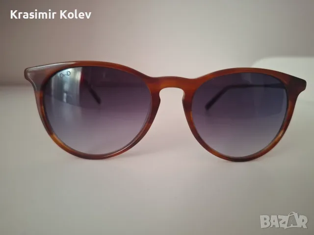 Продавам дамски очила.