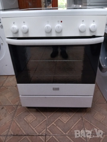 Като нова свободно стояща печка с керамичен плот Voss Electrolux с 2 години Гаранция!, снимка 4 - Печки, фурни - 54684906