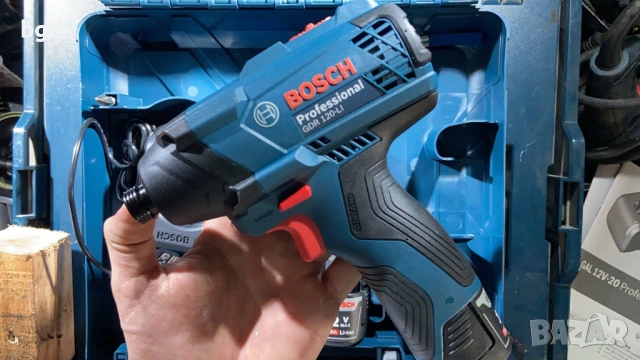 НОВ Акумулаторен ударен гайковерт Bosch GDR 120-LI, 12 V, 100 Nm, 2 батерии 2.0 Ah, зарядно и куфар 