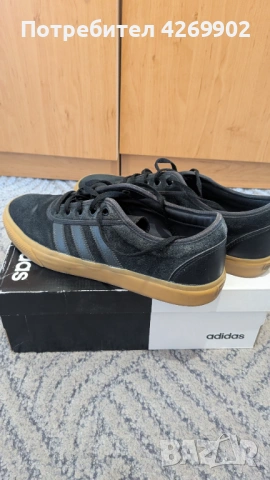 Сникърси Adidas, снимка 3 - Маратонки - 54339134