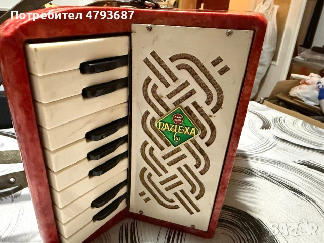 Руско акордеонче, снимка 5 - Антикварни и старинни предмети - 54693287