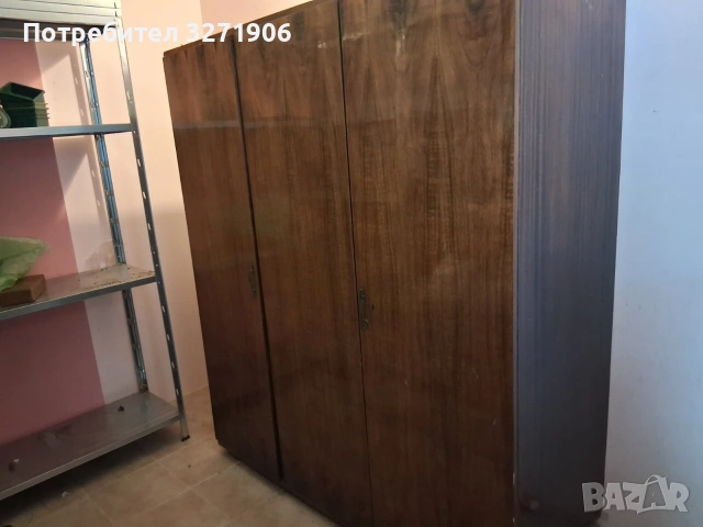 Трикрилен гардероб, снимка 3 - Гардероби - 55050272