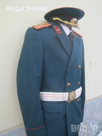 Парадна офицерска униформа, снимка 8 - Антикварни и старинни предмети - 54240461