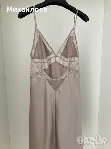 Сатенена нощница с дантелени акценти на Calvin Klein, размер М, снимка 2 - Нощници - 55576080