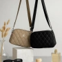 Капитонирана дамска чанта през рамо — черна и бежова, снимка 1