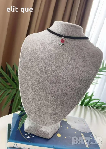 велурен чокър с роза , снимка 4 - Колиета, медальони, синджири - 55647056