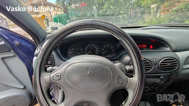 Renault Megan 1.6, снимка 6 - Автомобили и джипове - 54901281