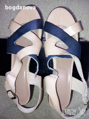 Чисто нови необувани сандали на ток от естествена кожа
