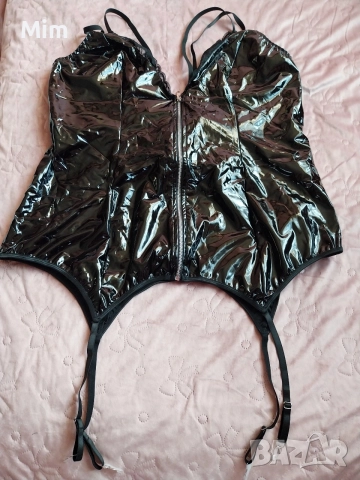 4XL Черен корсет от лак / винил/ с жартиери , снимка 2 - Корсети, бюстиета, топове - 54261255