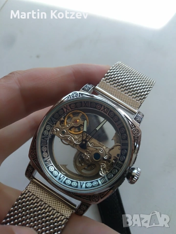 Ефектен automatic в стил Corum golden bridge