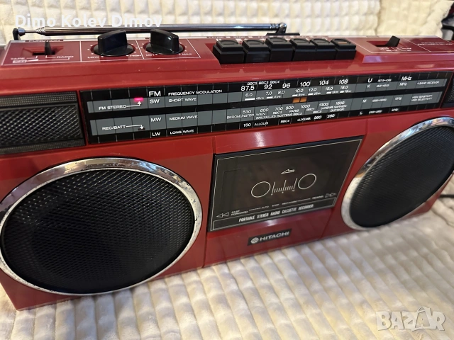 Hitachi TRK-6830 Red Edition Rare, снимка 2 - Радиокасетофони, транзистори - 55235669