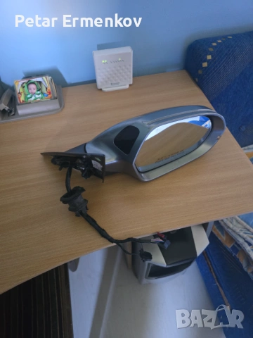 Продавам дясно огледало за "AUDI" A6 2013 година.Всичко по огледалото е пефектно.