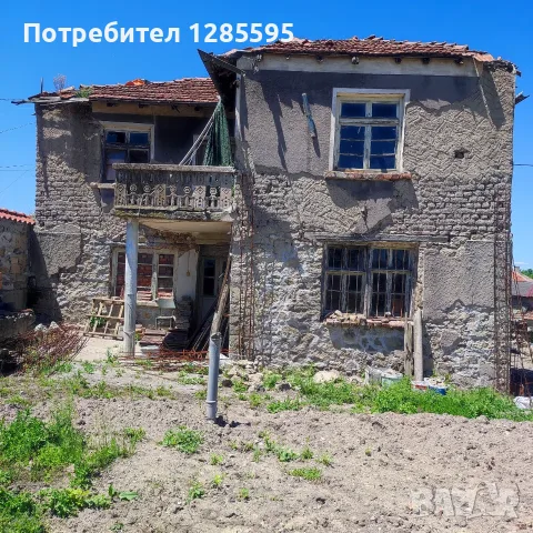 Продава парцел в с.Мезек  .Стара къща за цялостен ремонт или събаряне,двор 500кв.,канализация.