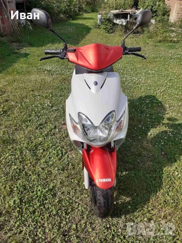 Продавам скутер Yamaha Aerox 2016 година с регистрация в перфектно техническо състояние но с външни 