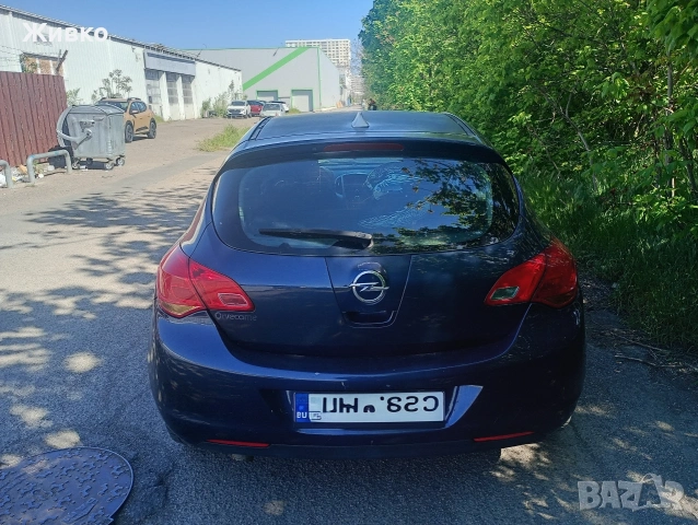 Опел астра1.6 бензин 2011г, снимка 4 - Автомобили и джипове - 54452898