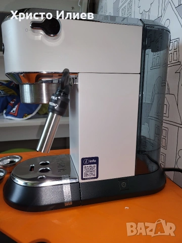 Кафемашина с ръкохватка DeLonghi Dedica EC685.W Бяла, снимка 12 - Кафемашини - 54546981