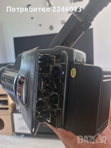 Ретро видеокамера Sony Handycam CCD-F550E.Комплект -батерия+зарядно/чисто нови/, снимка 10 - Камери - 55088454