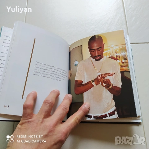 Рядката фото-книга за Тупак - Thru My Eyes (Gobi) | Лична колекция, снимка 2 - Специализирана литература - 54478601
