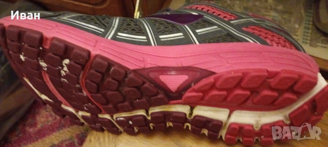 Brooks дамски кросовки, снимка 4 - Маратонки - 55246902