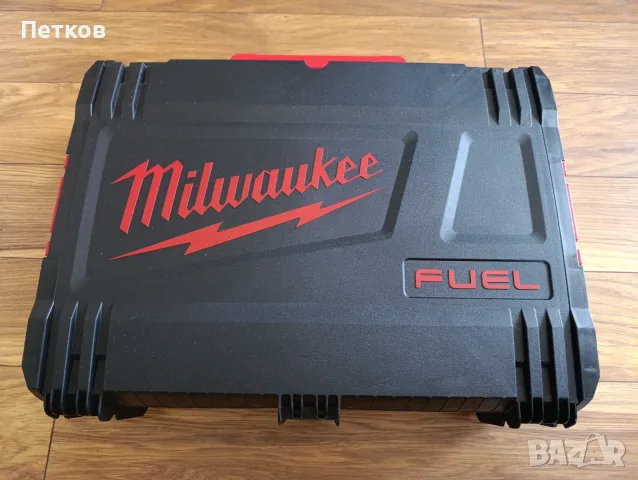 Milwaukee M18 FUEL гайковерт + 2 батерии 5Ah + зарядно + куфар, снимка 2 - Други инструменти - 55596226