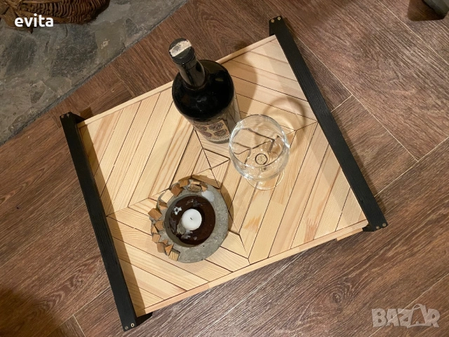 🌿 Ръчно изработен дървен поднос с геометричен дизайн и черни дръжки