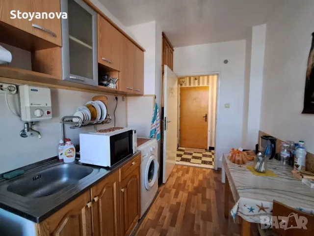 ПРОДАВАМЕ ДВУСТАЕН, 2+k, монолит, до църквата ”Света Троица” и р-нт ”Лебеда”