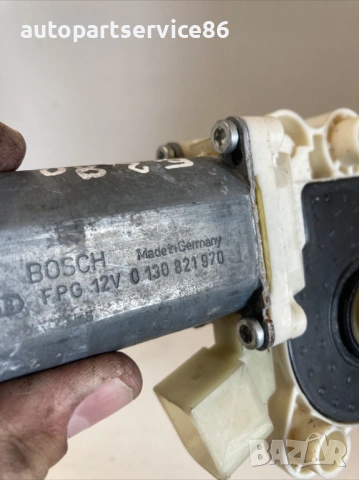 Мотор за прозорец предна лява врата за Mercedes W211 280 CDI (2007) 0130821970, снимка 2 - Части - 54108312