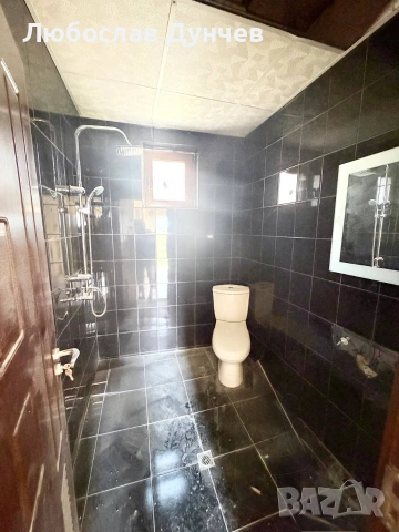 Къща с двор и паркомясто, снимка 6 - Къщи - 55202332