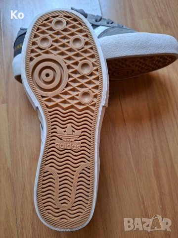 Нови оригинални маратонки Adidas естесвен велур, снимка 9 - Маратонки - 55164001