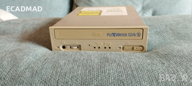 Култовият Plextor Plexwriter 12/4/32