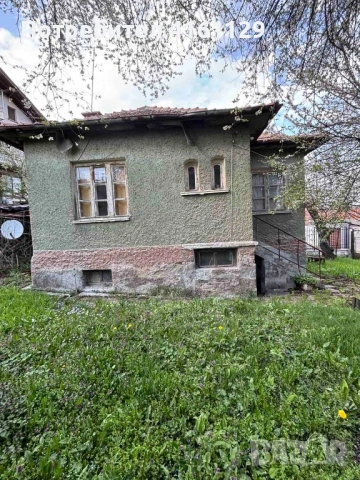 Къща с двор 330 кв. м