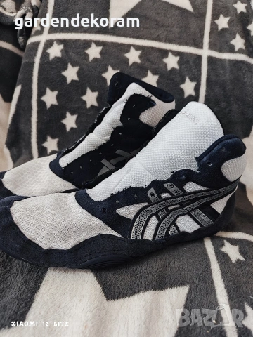 Продавам Борцовки Asics 42н