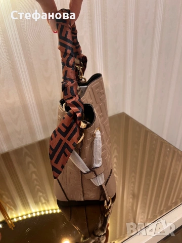 Дамска чанта Fendi, снимка 2 - Чанти - 54493472