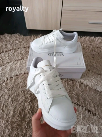Alexander McQueen Нови Бели Дамски Маратонки с Кутия , снимка 3 - Маратонки - 54486354