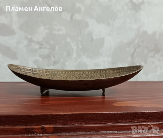 Винтидж месингова паничка, поднос с релефна гравюра. , снимка 3 - Антикварни и старинни предмети - 53954685
