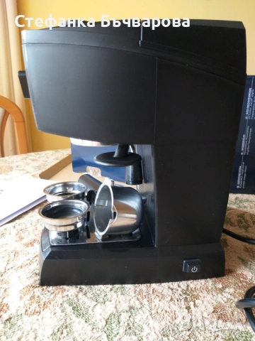 Кафемашина Delonghi за еспресо и капучино, снимка 4 - Кафемашини - 54676669