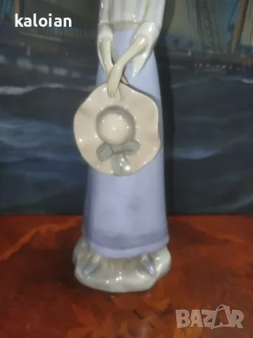 Фигурка от глазиран порцелан „Момиче с шапка“ на Porcelanas Miquel Requena, снимка 3 - Статуетки - 55579648