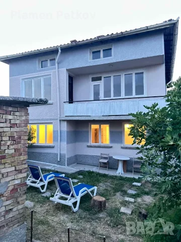 Продава се триетажна къща  с гараж 300 кв. м. в гр Бяла в съседство с гр. Обзор  , снимка 4 - Къщи - 55511188