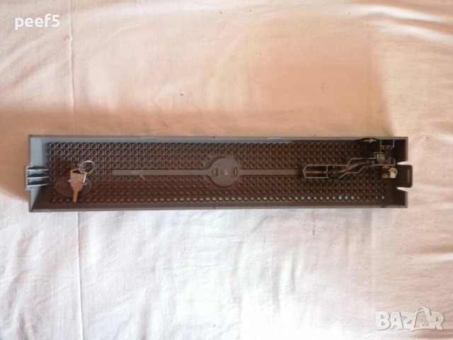 Dell PowerEdge 2850 Нов преден панел (bezel) с ключ , снимка 2 - Други - 54150311