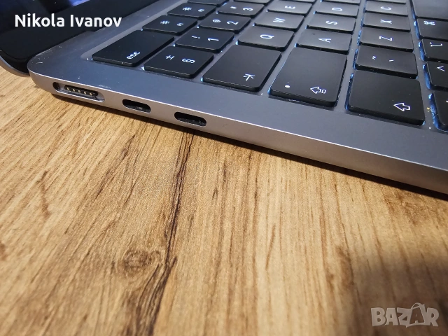MacBook Air 13.6" M2 (2022) | 8GB | 256GB SSD | Space Gray | + кутия | БЕЗ зарядно|Проблемен екран , снимка 4 - Лаптопи за работа - 55212167