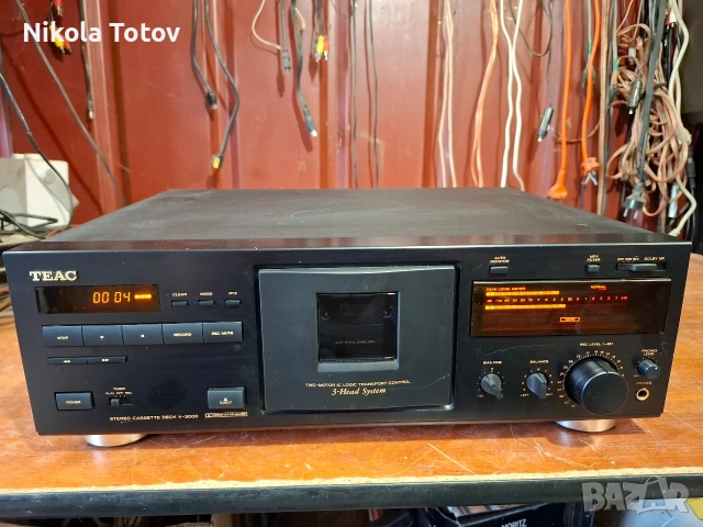 Продава се триглав дек Teac V-3000. 