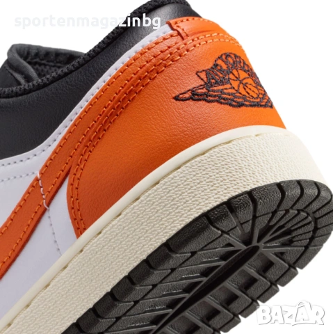 Юношески кецове Nike AIR Jordan 1 LOW (GS), снимка 8 - Детски маратонки - 54781923