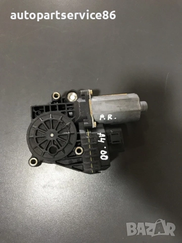 Мотор за стъкло предна дясна врата Bosch за Audi A4 (2000) 0130821786, снимка 3 - Части - 54726511