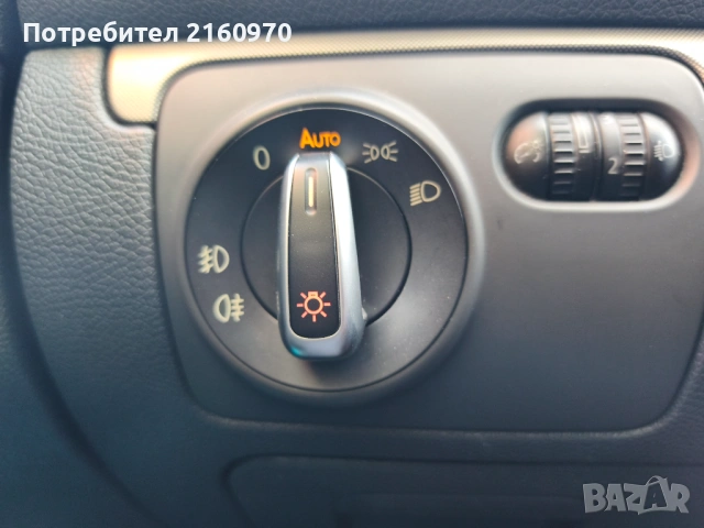 VW Golf 1.9 TDI Автомат 2004, снимка 8 - Автомобили и джипове - 54326573