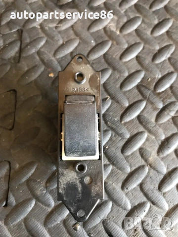 Бутон за стъкло на задна лява врата за Mitsubishi Colt (2004-2008) MR587944