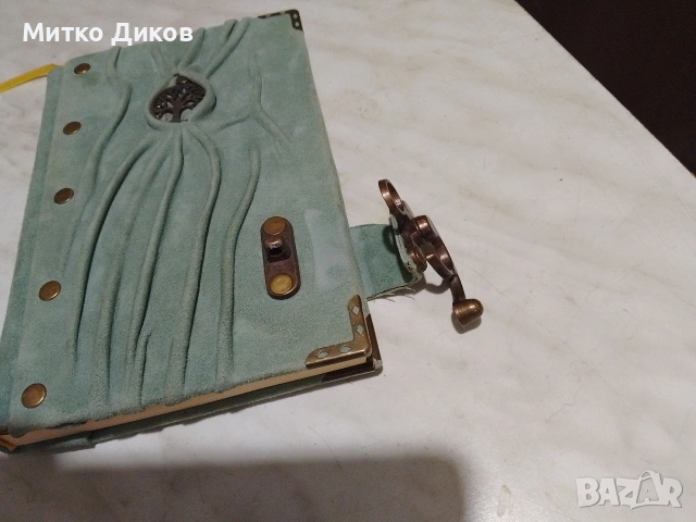 Винтидж тефтер с бели чисти лица нов с метална катарама и обшивка, снимка 2 - Ученически пособия, канцеларски материали - 55190140