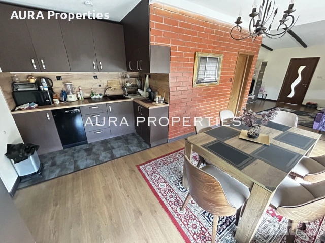 Разград / Къща, напълно обзаведена, снимка 4 - Къщи - 54352183