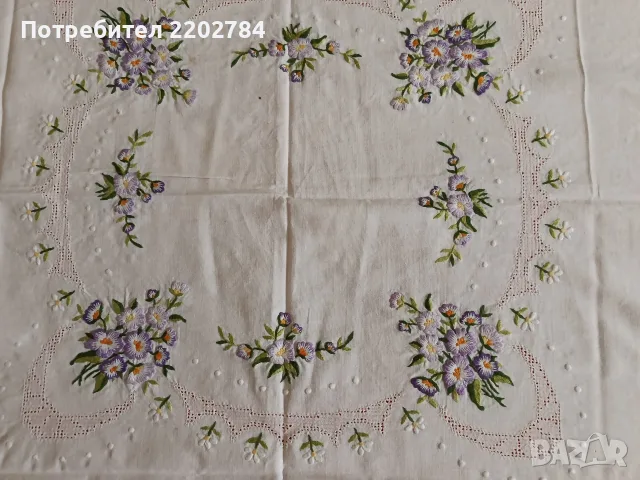 Битови, бродирани карета за маса , снимка 11 - Покривки за маси - 55660902