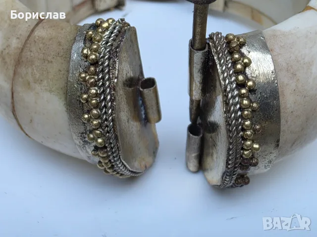 Месингова гривна с естествена кост, седеф и камък, снимка 5 - Гривни - 55607453