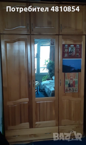 Продавам спешно Трикрилен гардероб с огледало + надстройка